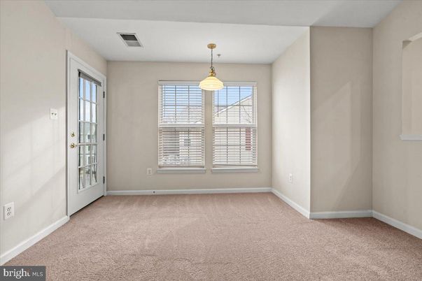 Empty room, Interior, Pendant Lights