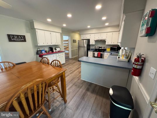 Dining room, Interior, Kitchen, Recessed Lighting, Stainless Steel Appliances, Wood Texture Flooring