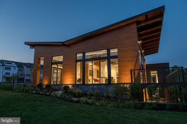 Backyard, Exterior, Facade, Modern
