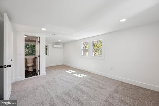 Bathroom, Empty room, Interior, Recessed Lighting