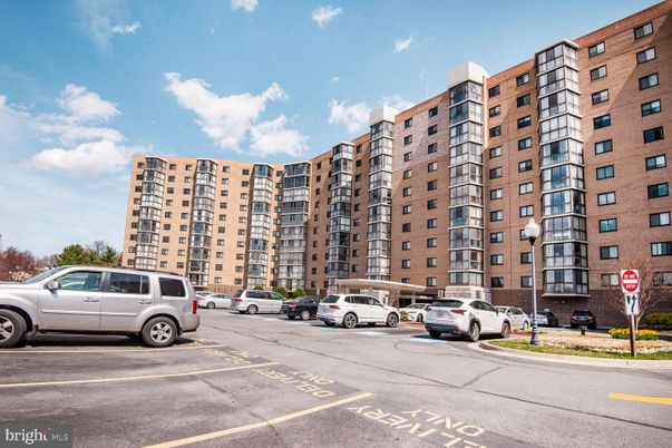 Exterior, Facade, Condo Building
