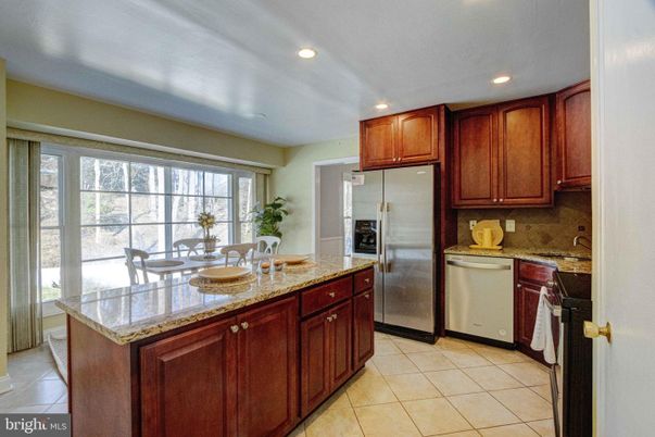 Dining room, Interior, Kitchen, Recessed Lighting, Stainless Steel Appliances