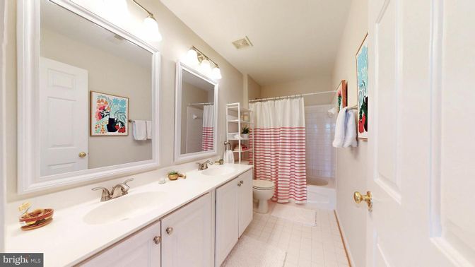Bathroom, Dual Sink Vanities, Interior