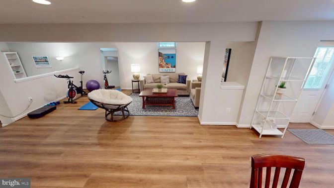 Fitness Equipment, Interior, Living room, Recessed Lighting, Wood Texture Flooring