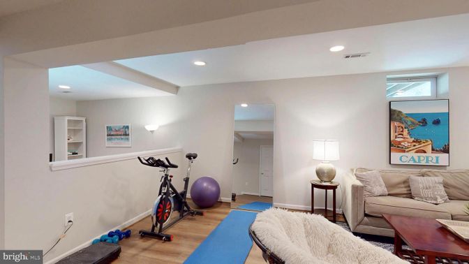 Fitness Equipment, Interior, Living room, Recessed Lighting, Wood Texture Flooring