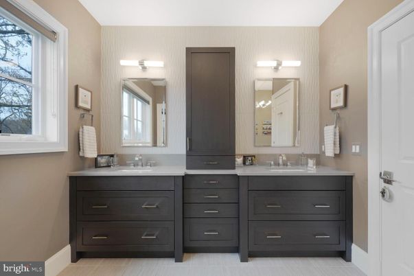 Bathroom, Dual Sink Vanities, Interior