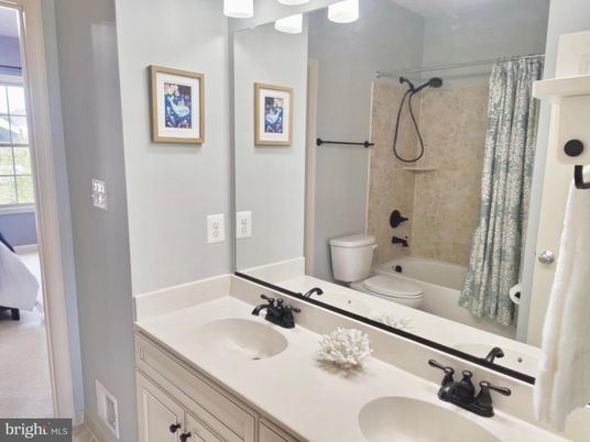 Bathroom, Dual Sink Vanities, Interior