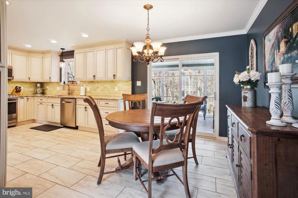 Chandelier, Dining room, Interior, Kitchen, Recessed Lighting, Stainless Steel Appliances
