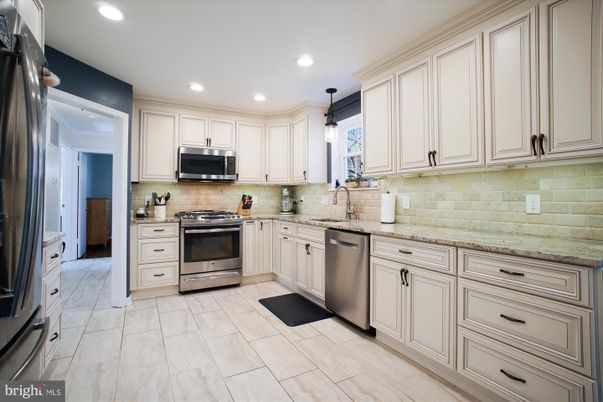 Interior, Kitchen, Pendant Lights, Recessed Lighting, Stainless Steel Appliances