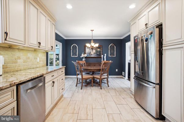 Chandelier, Dining room, Interior, Kitchen, Recessed Lighting, Stainless Steel Appliances