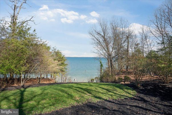 Exterior, Lake