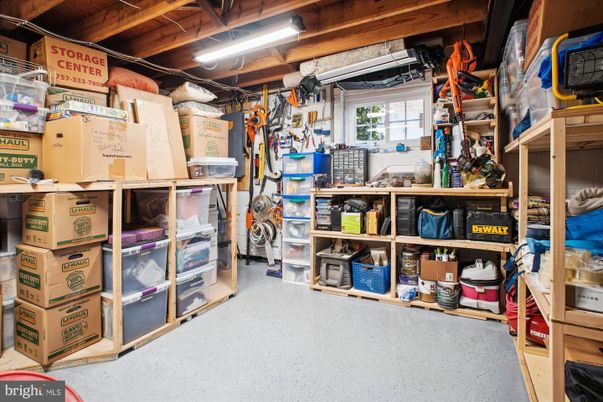Garage, Interior, Wooden Beams