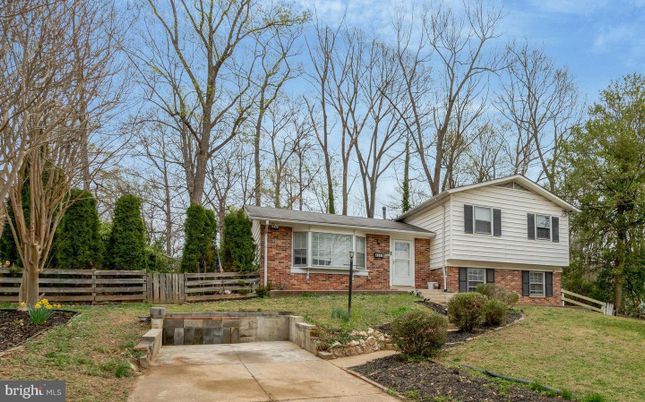 Exterior, Facade, Brick Facade, Split Level
