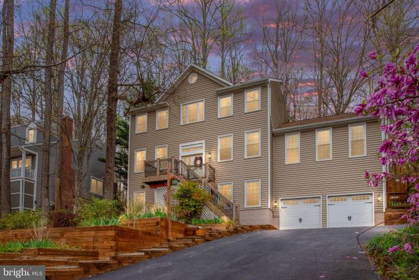 Attached, Exterior, Facade, Rowhouse