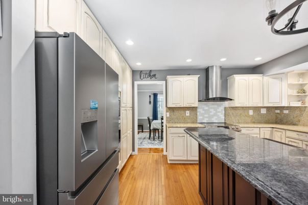 Dining room, Interior, Kitchen, Recessed Lighting, Stainless Steel Appliances, Wood Texture Flooring