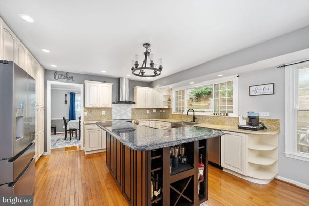 Chandelier, Dining room, Interior, Kitchen, Recessed Lighting, Stainless Steel Appliances, Wood Texture Flooring