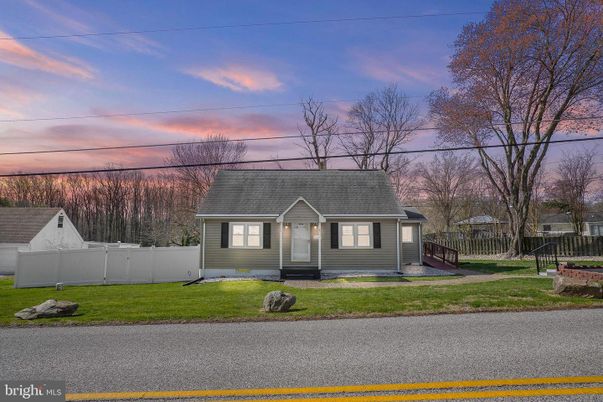 Exterior, Facade, Cape Cod