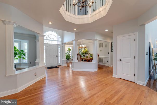 Chandelier, Dining room, Interior, Pendant Lights, Recessed Lighting, Wood Texture Flooring