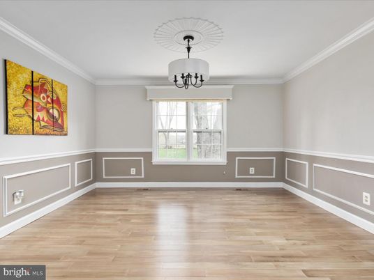 Chandelier, Empty room, Interior, Wood Texture Flooring
