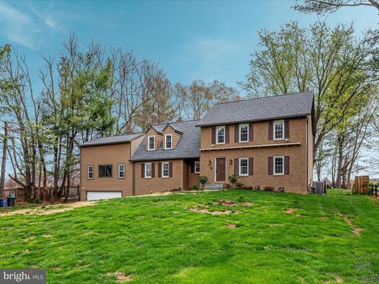 Attached, Backyard, Exterior, Facade, Brick Facade, Georgian