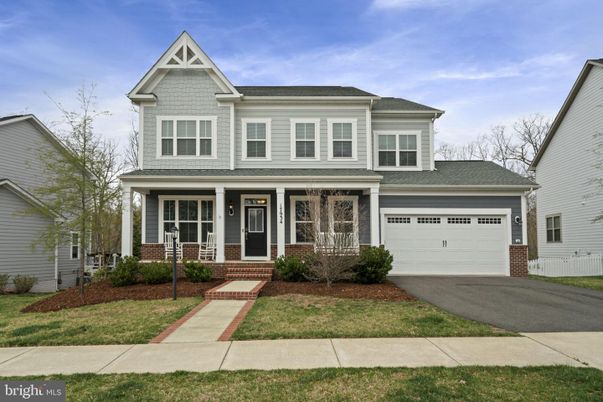 Attached, Exterior, Facade, Farmhouse