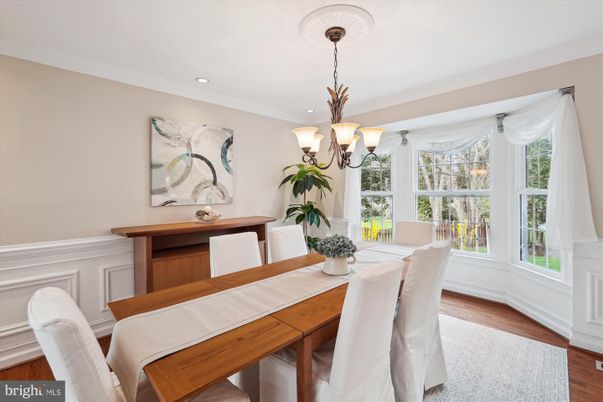 Chandelier, Dining room, Interior, Recessed Lighting, Wood Texture Flooring