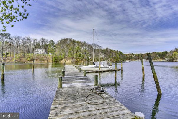 Exterior, Lake