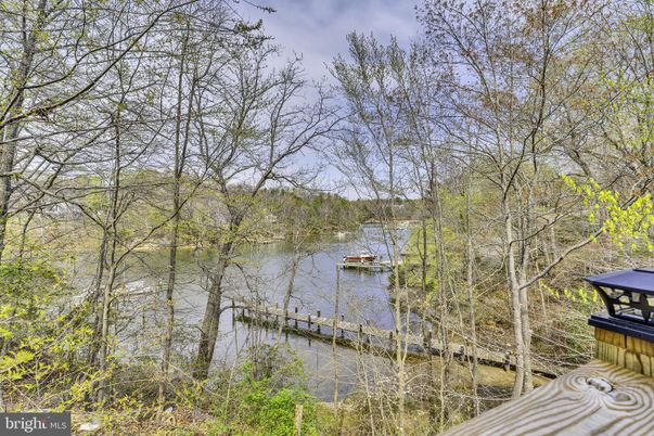 Exterior, Lake