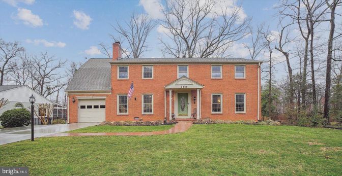 Attached, Exterior, Facade, Brick Facade, Georgian