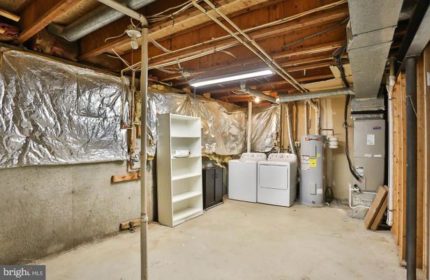 Interior, Washer, Wooden Beams