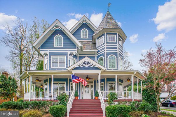 Exterior, Facade, Queen Anne Victorian