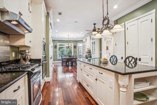 Chandelier, Dining room, Interior, Kitchen, Pendant Lights, Recessed Lighting, Wood Texture Flooring