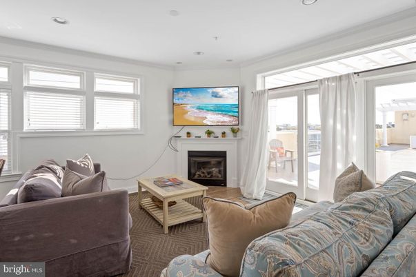 Fireplace, Interior, Living room, Recessed Lighting