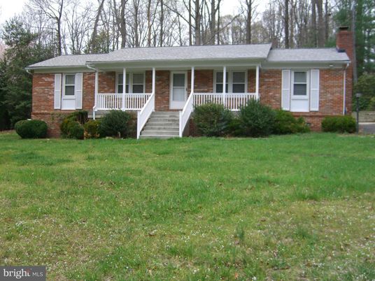 Exterior, Facade, Brick Facade, Ranch