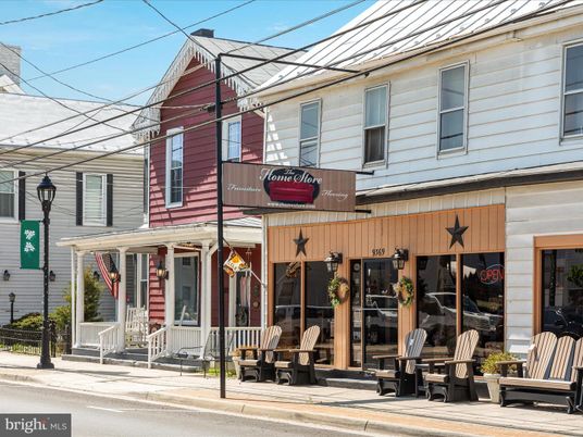 Exterior, Facade, Rowhouse