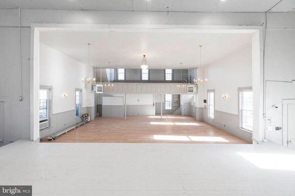 Chandelier, Empty room, Interior, Pendant Lights, Wood Texture Flooring