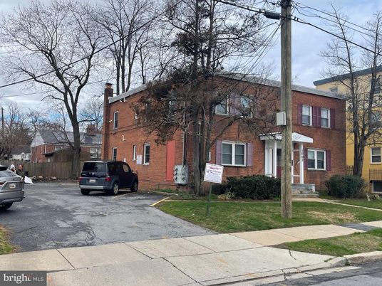 Exterior, Facade, Brick Facade, Rowhouse