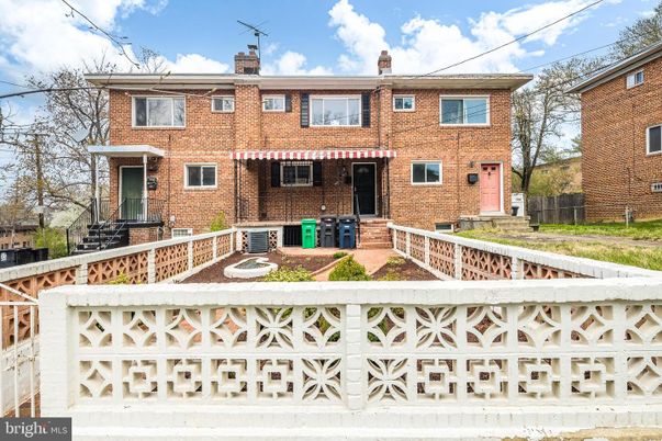Exterior, Facade, Brick Facade, Rowhouse
