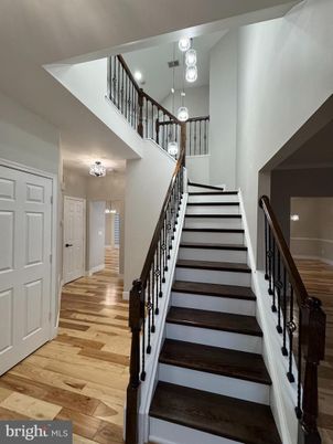 Interior, Pendant Lights, Recessed Lighting, Wood Texture Flooring