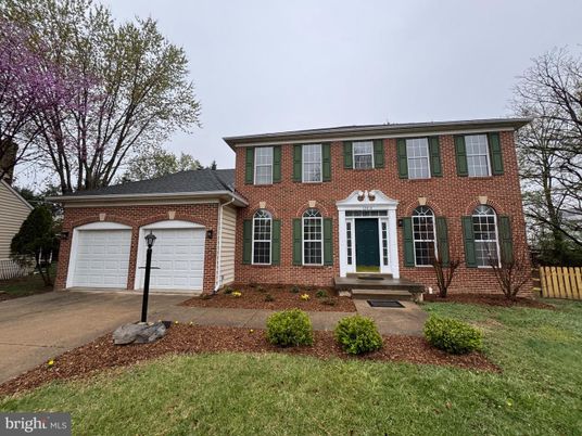 Attached, Exterior, Facade, Brick Facade, Georgian