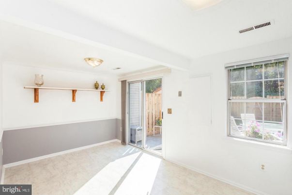 Empty room, Interior