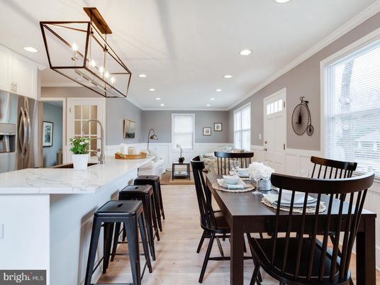 Dining room, Interior, Kitchen, Pendant Lights, Recessed Lighting, Wood Texture Flooring
