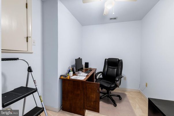 Home Office, Interior