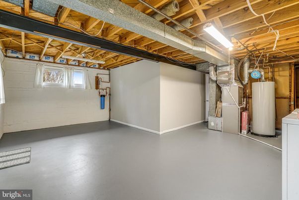 Empty room, Interior, Washer, Wooden Beams, Wooden Ceilings