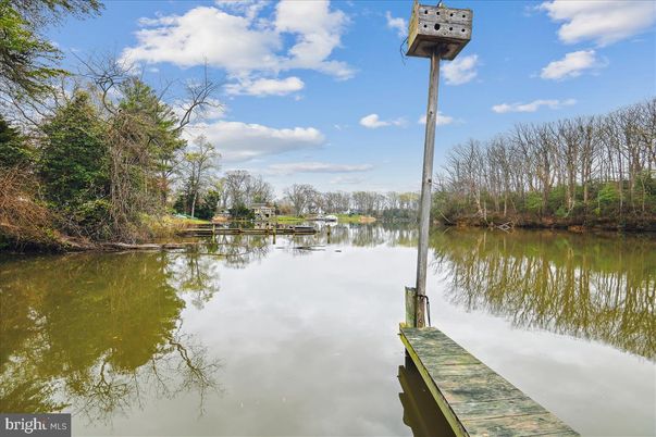 Exterior, Lake