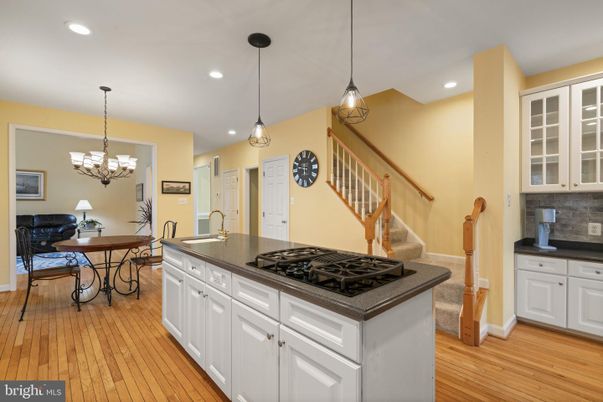 Chandelier, Dining room, Interior, Kitchen, Pendant Lights, Recessed Lighting, Wood Texture Flooring