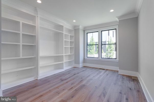 Empty room, Interior, Recessed Lighting, Walk-in Closets, Wood Texture Flooring