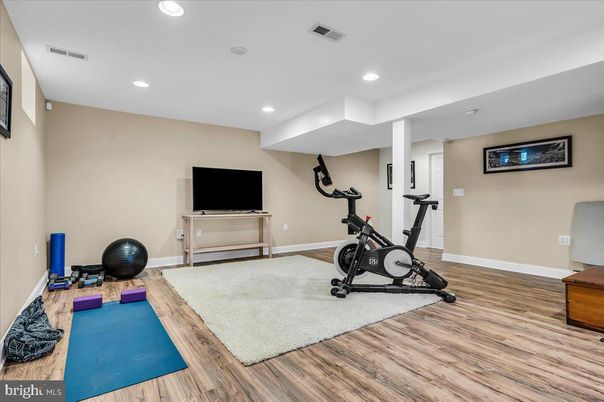 Fitness Equipment, Interior, Recessed Lighting, Wood Texture Flooring