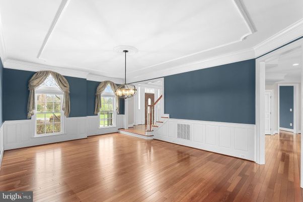 Chandelier, Empty room, Interior, Pendant Lights, Wood Texture Flooring