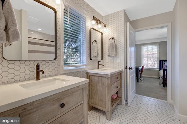 Bathroom, Dual Sink Vanities, Interior, Recessed Lighting